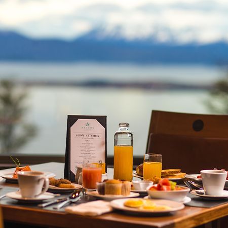 Arakur Ushuaia Resort & Spa Luaran gambar Breakfast at the Lake House