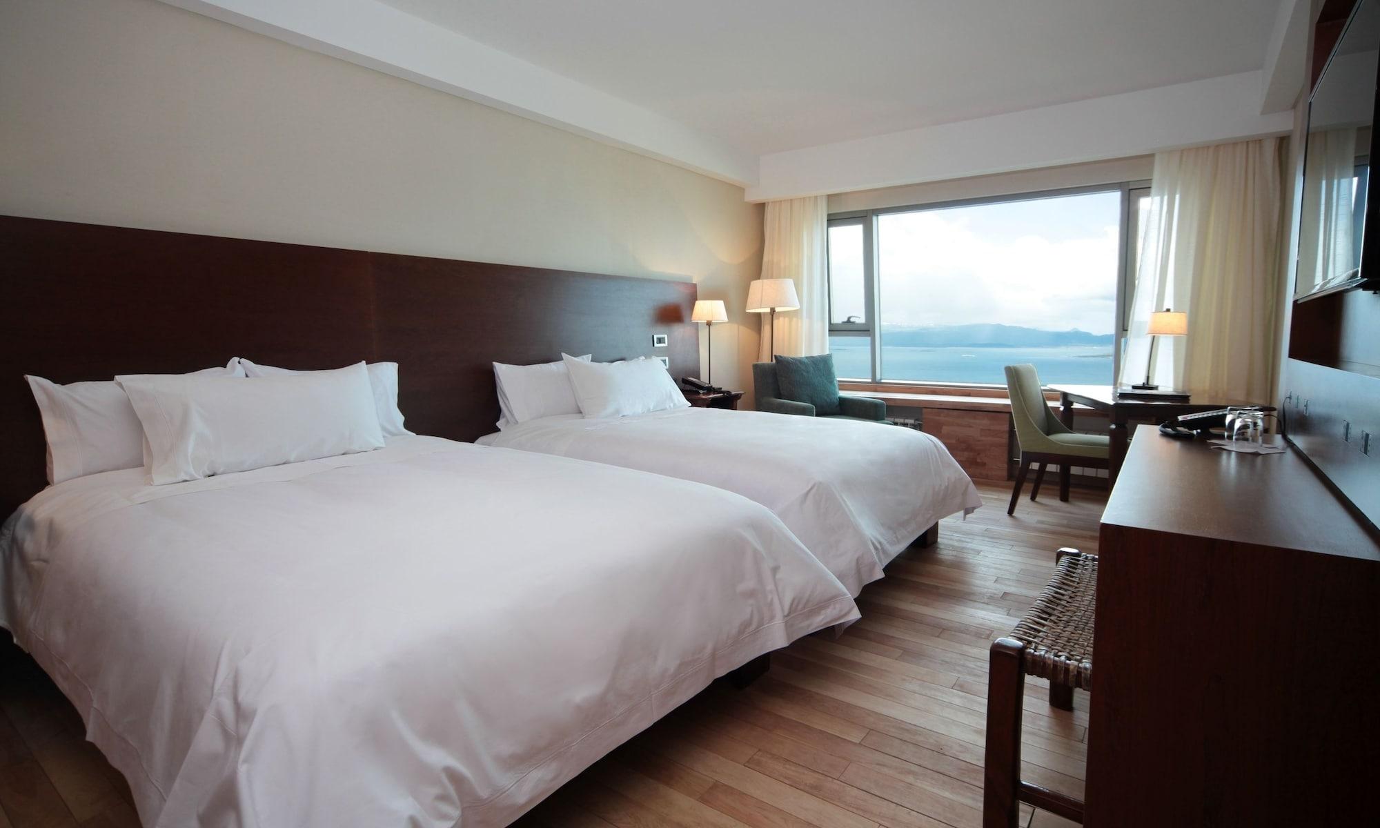 Arakur Ushuaia Resort & Spa Luaran gambar A room at the hotel