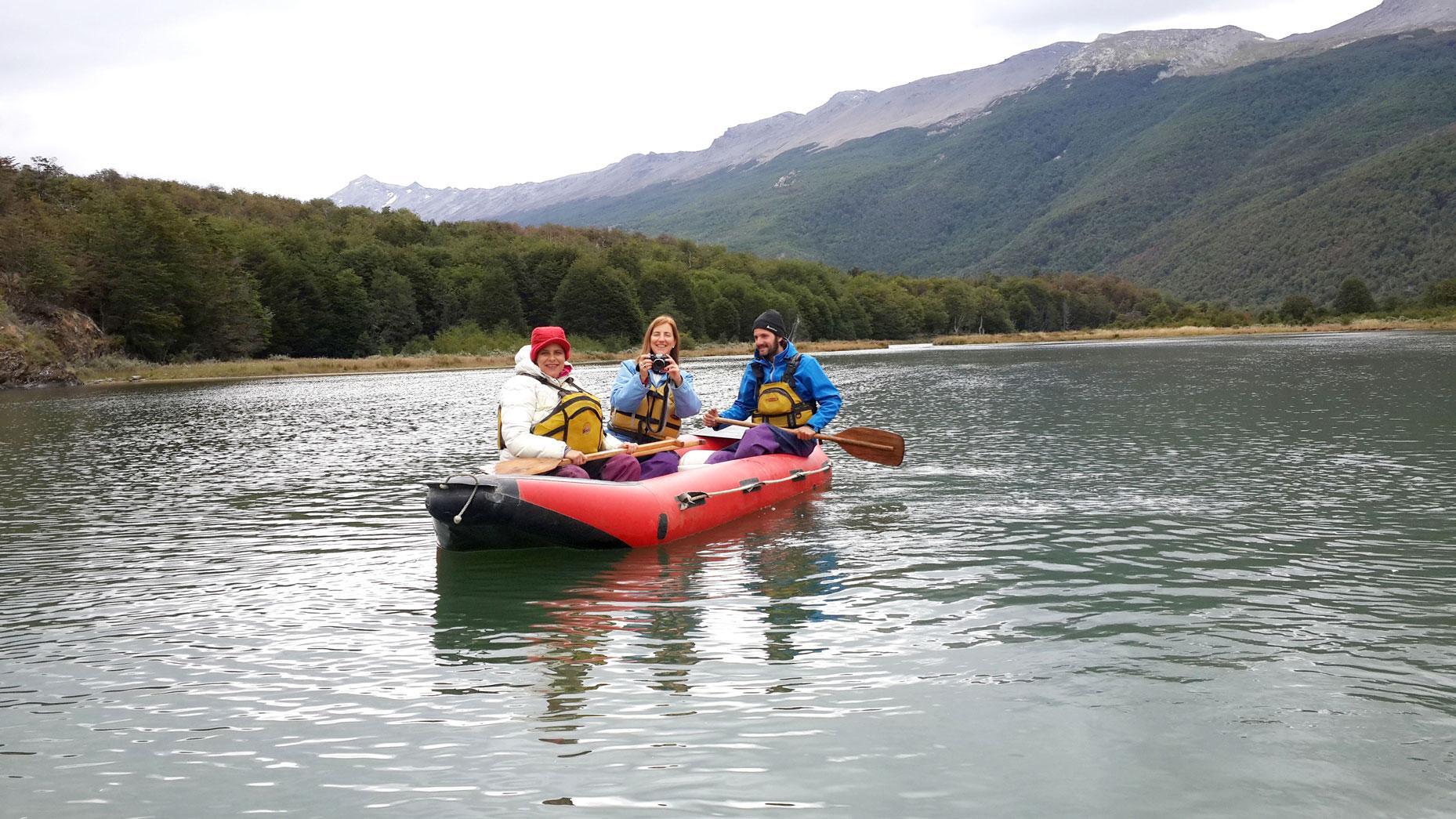 Arakur Ushuaia Resort & Spa Luaran gambar A 3-person inflatable kayak